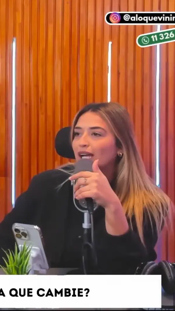 Lucía conduciendo el streaming